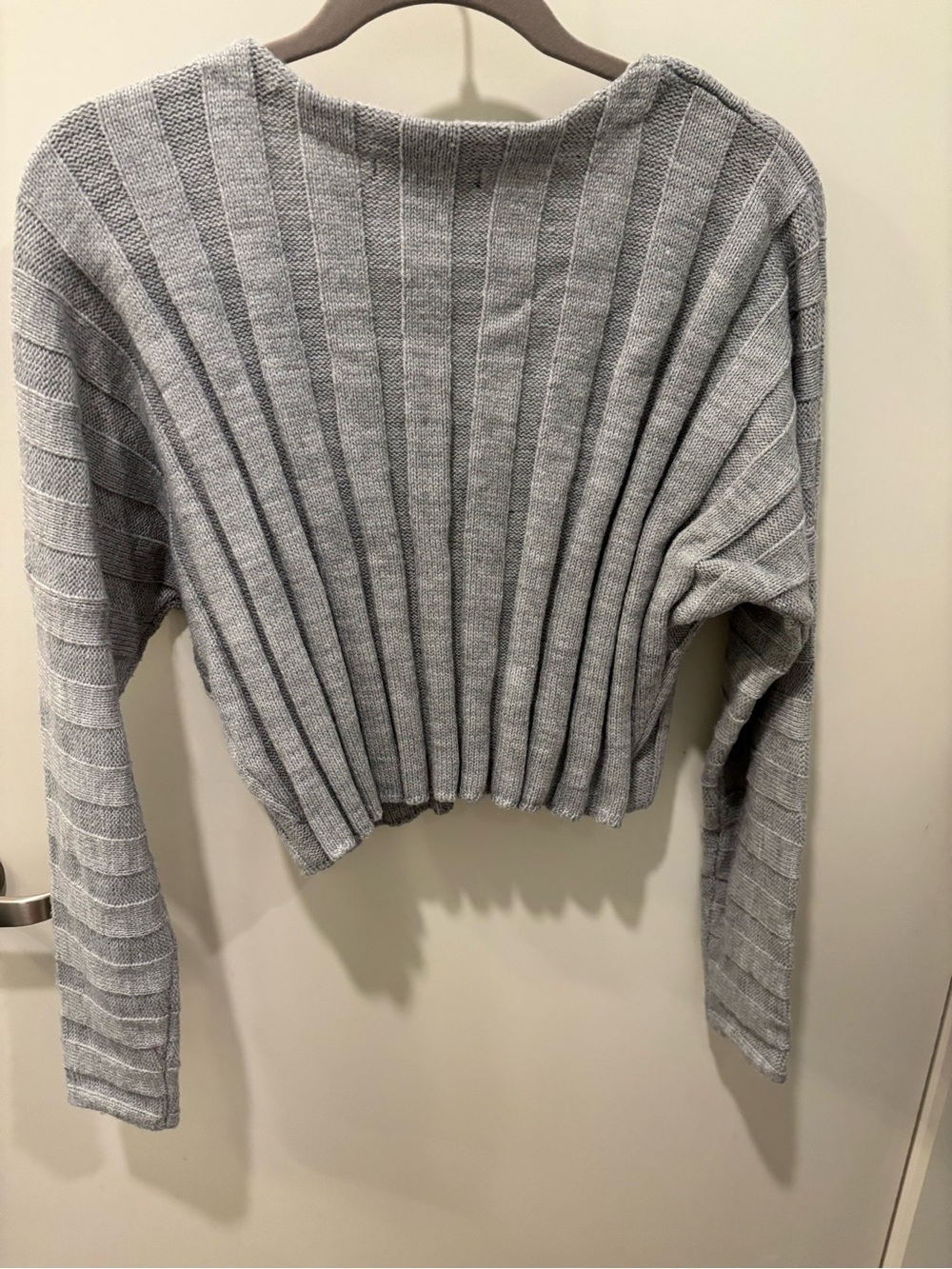Forever 21 Light Gray Ribbed V-Neck Sweater Top - Picture 2 of 3
